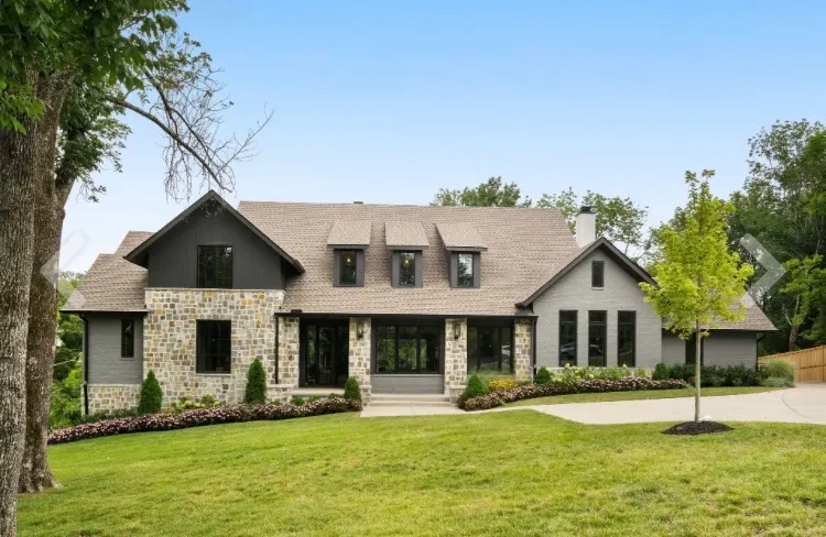 Exterior House Painting in Nashville by Alan Robinson Painting
